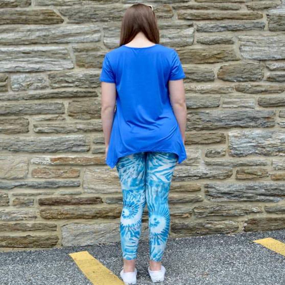 Model showing back view of laguna breeze pattern leggings sold by Jolina Boutique